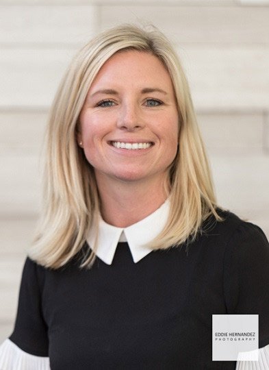 Outdoor Business Headshot, Female, Linkedin Photo Example, Woman's Executive Portrait Pose