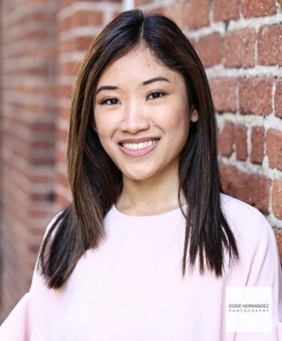 Outdoor Modern Female Linkedin Profile Business Headshot San Francisco Outdoor Female Linkedin Profile Business Headshot Example, Pose Idea Woman, San Francisco