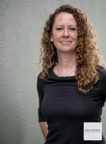 Professional Headshot, Linkedin, Woman's Business Portrait, San Francisco Female Professional Business Headshot, Linkedin, Half-Body Pose, Example Woman - San Francisco Bay Area Photographer