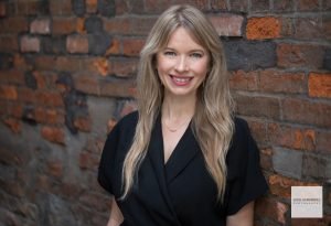 Women's Professional Creative Headshot Example - Female Business Linkedin Portrait