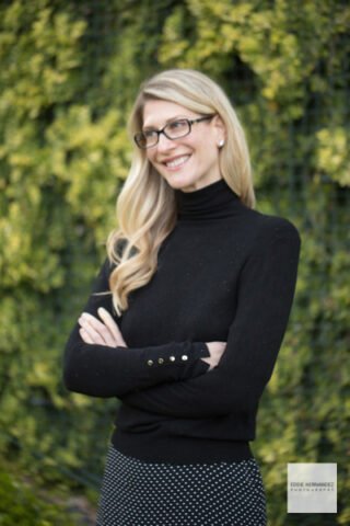 Womans-Modern-Professional-Portrait-Best-Profile-Picture-02 Woman's Outdoor Professional Business Portrait For Linkedin Taken In San Francisco